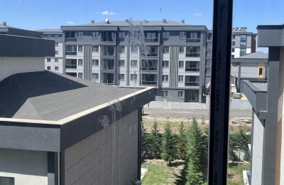 Tepenin Göbeğinde 1+1 Daire Balkonlu, 45m²